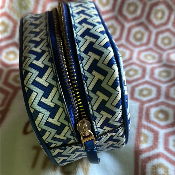 Tory Burch Blue and White Geometric Cosmetic Bag - Picture 2 of 6